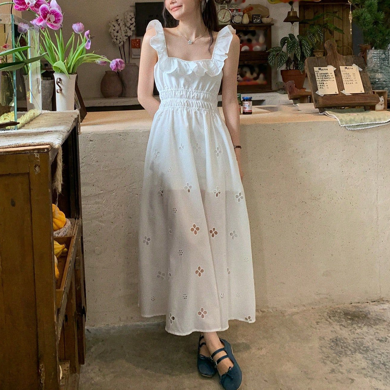 Korean Light Luxury Slim Fit Sweet Design White Dress Waist Slimming Elegant Ruffled Cami Dress