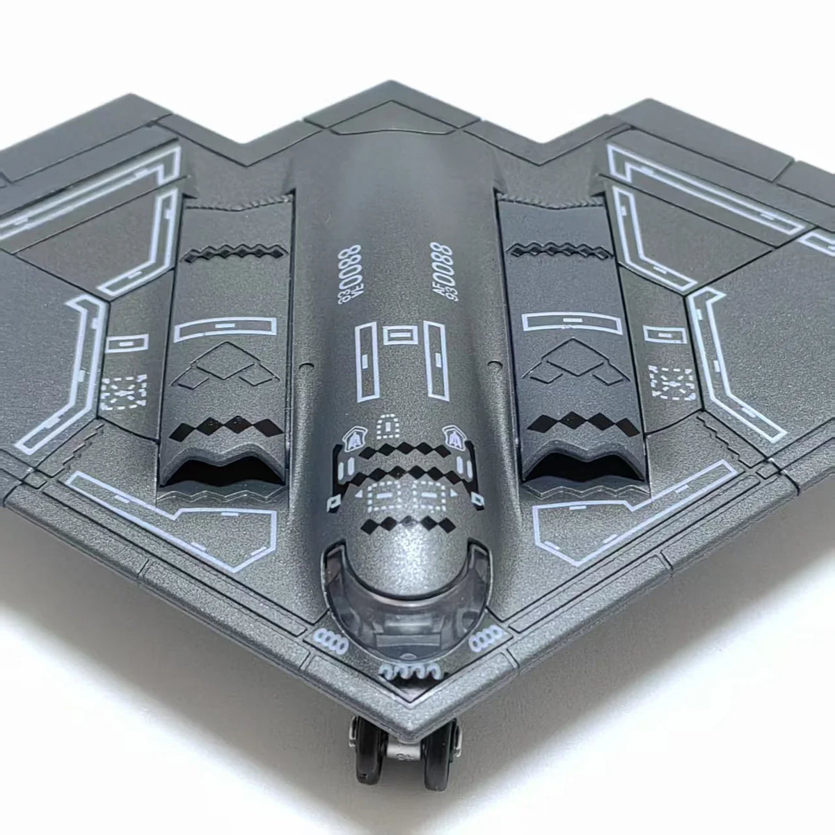 B-2 SPIRIT 1/200 Scale Assembly Plastic Model airplane (including base) Home placement, collection and decoration Gift