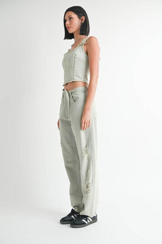 VEST WITH HOOK AND EYE FRONT CLOSURE
