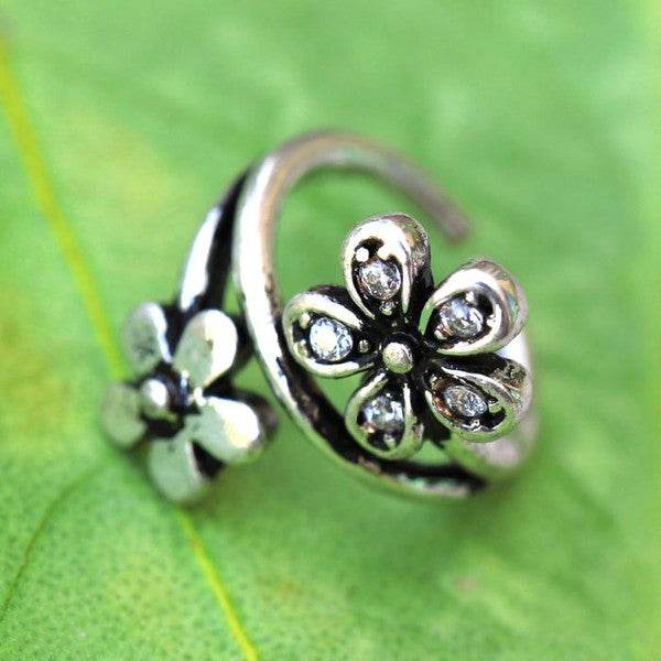 Twist Style Flower Seamless Ring / Cartilage