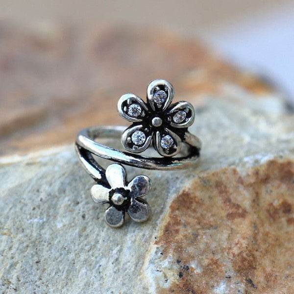 Twist Style Flower Seamless Ring / Cartilage