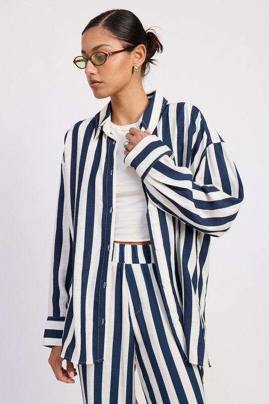 RELAXED FIT VERTICAL STRIPE BUTTON UP SHIRT