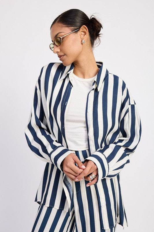 RELAXED FIT VERTICAL STRIPE BUTTON UP SHIRT
