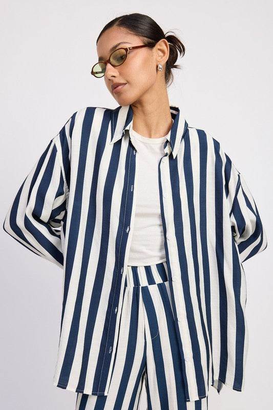RELAXED FIT VERTICAL STRIPE BUTTON UP SHIRT