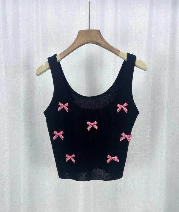 Cropped bow tank
