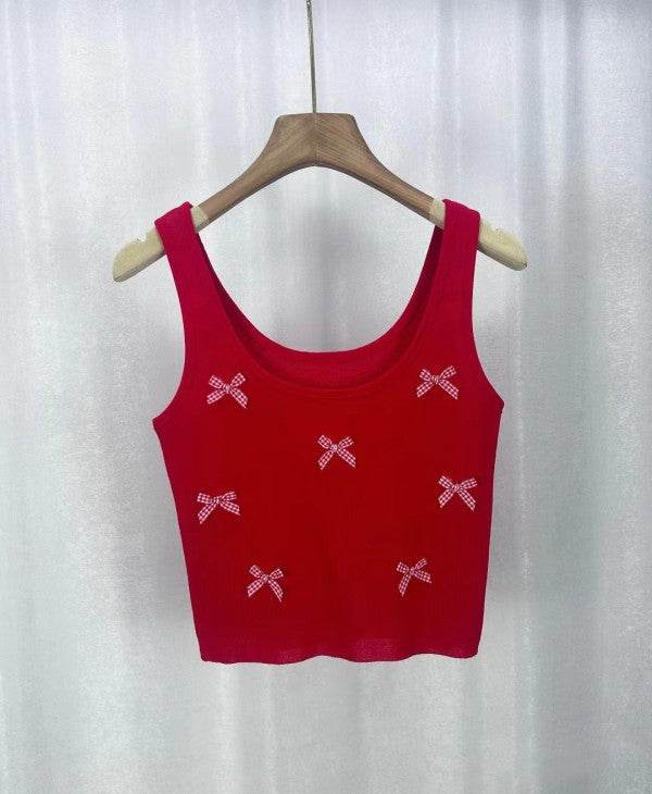 Cropped bow tank