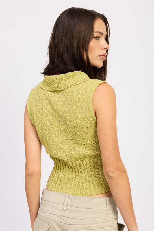 SLEEVELESS BUTTOM UP TOP