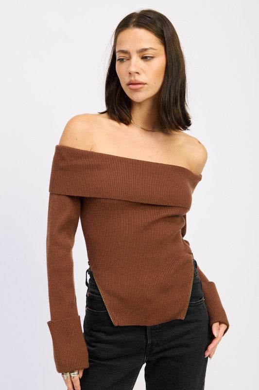 RIBBED OFF SHOULDER SWEATER WITH ZIPPER
