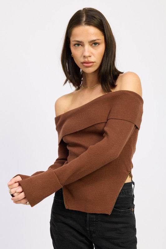 RIBBED OFF SHOULDER SWEATER WITH ZIPPER