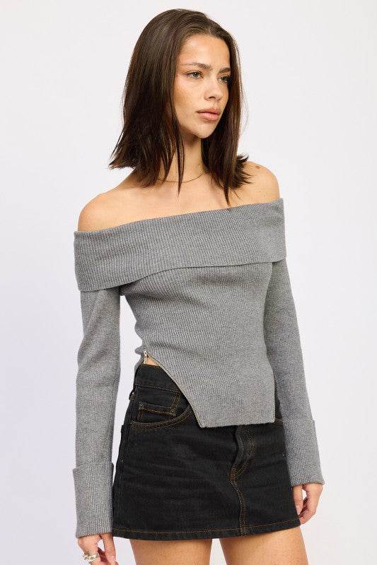 RIBBED OFF SHOULDER SWEATER WITH ZIPPER