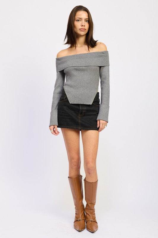 RIBBED OFF SHOULDER SWEATER WITH ZIPPER