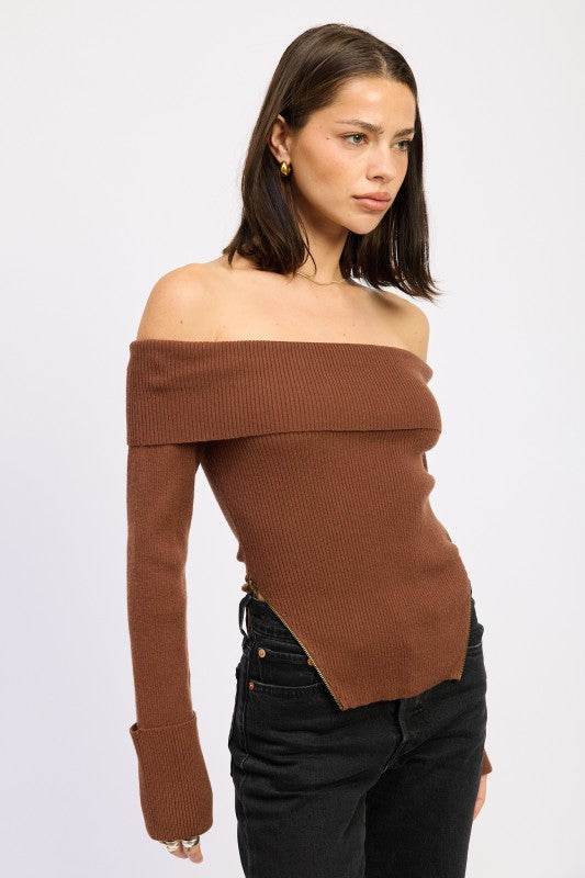 RIBBED OFF SHOULDER SWEATER WITH ZIPPER