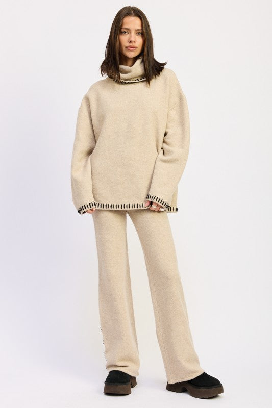 OVERSIZED TURTLE NECK SWEATER WITH STITCHING