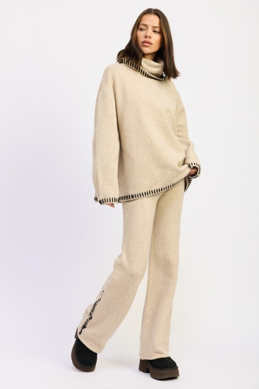OVERSIZED TURTLE NECK SWEATER WITH STITCHING