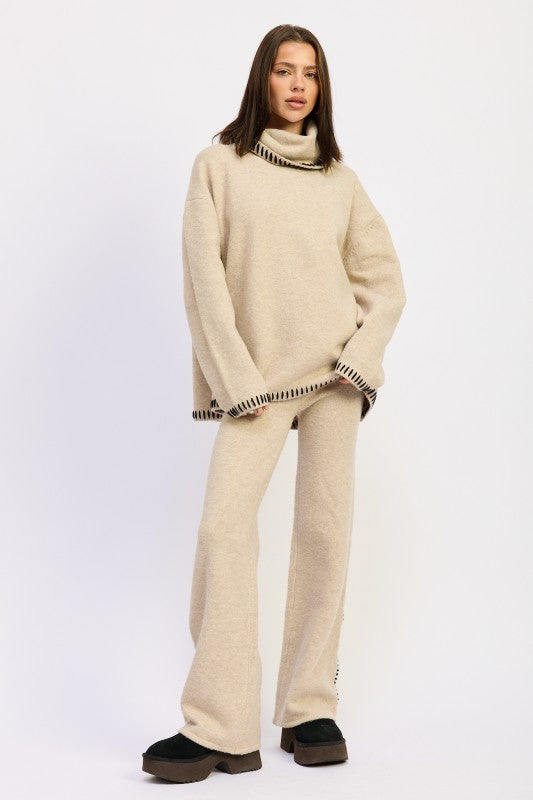 OVERSIZED TURTLE NECK SWEATER WITH STITCHING