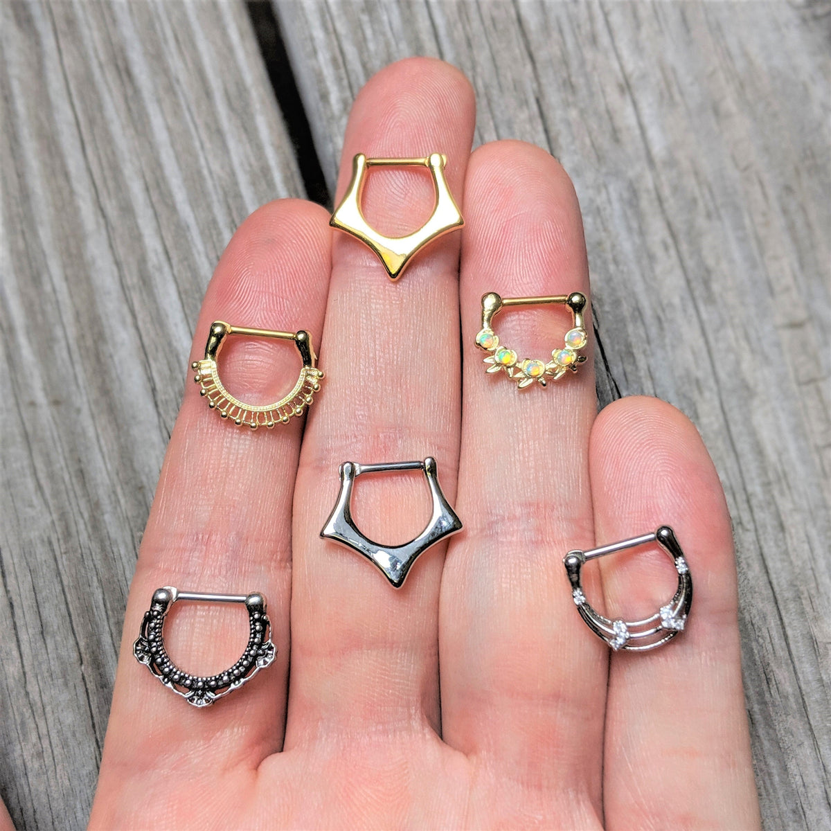 16G 5/16 Textured Arc Septum Clicker