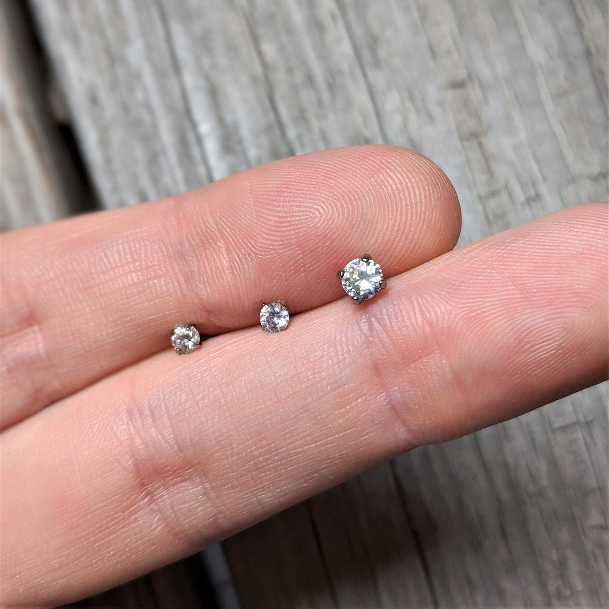 16G 1/4 Clear CZ Gem G23 Titanium 3mm Cartilage Tragus Earring