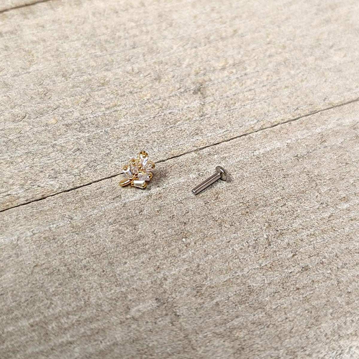 16G 1/4 Clear CZ Gem Leafy Golden Branch Threadless Labret Tragus