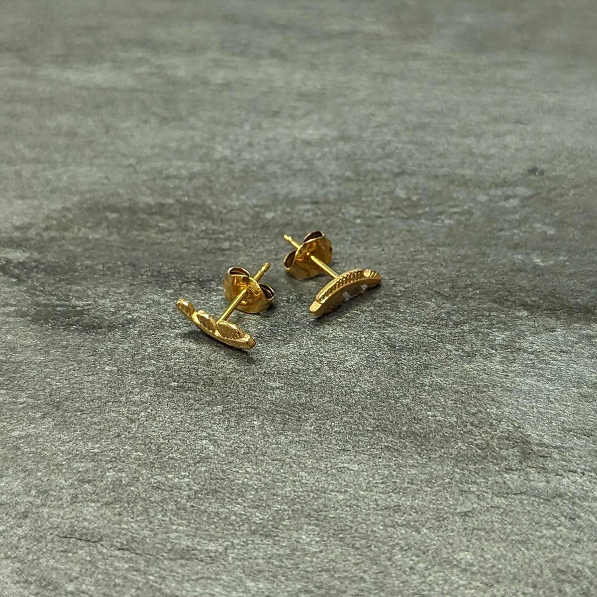 20G Gold Tone ASTM F-136 Implant Grade Titanium Fashion Feather Stud Earrings