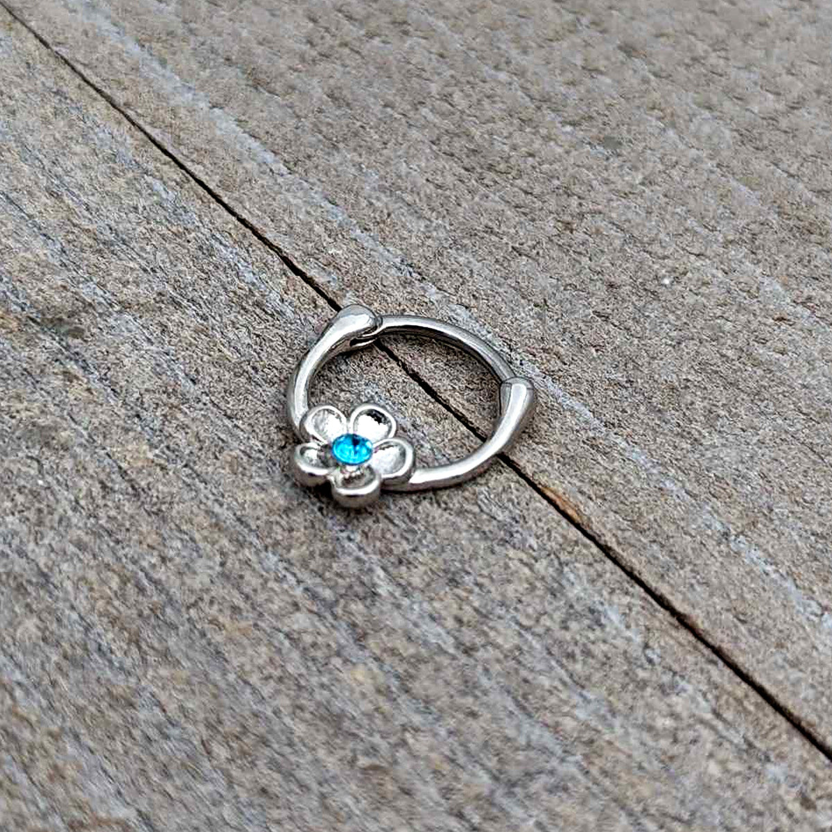 16G 5/16 Blue Gem Sweetheart Flower Cartilage Clicker