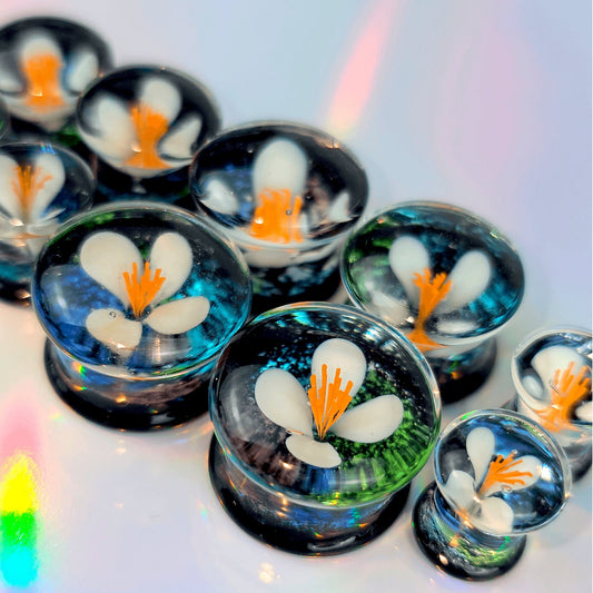 Double Flare Serene Floating Flower Glass Saddle Plug
