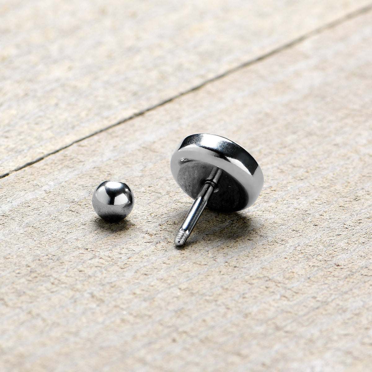 16G 1/4 Red Hot Lips Cartilage Tragus Earring by Onyx O