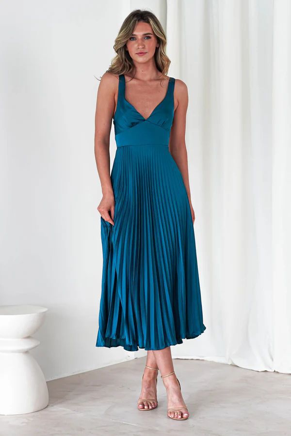 Summer Women Clothing Solid Color Pleated Sexy V neck Strap Dress