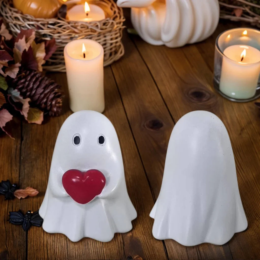 1 Cute Heart-Shaped Ghost Ornament, Halloween-Themed Adorable Design, Great for Decorating Home Desks and Creating a Festive Atmosphere
