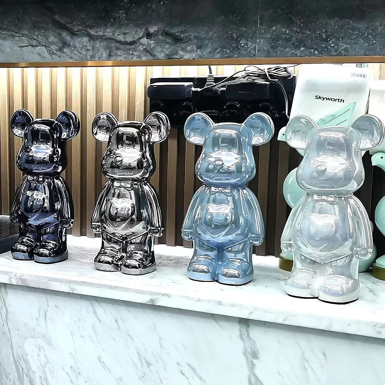 27/cm Ceramic Cartoon Teddy Bear Figurine Love Bear Ornament Living Room Small Piggy Bank Wine Cabinet Desktop Home Decoration