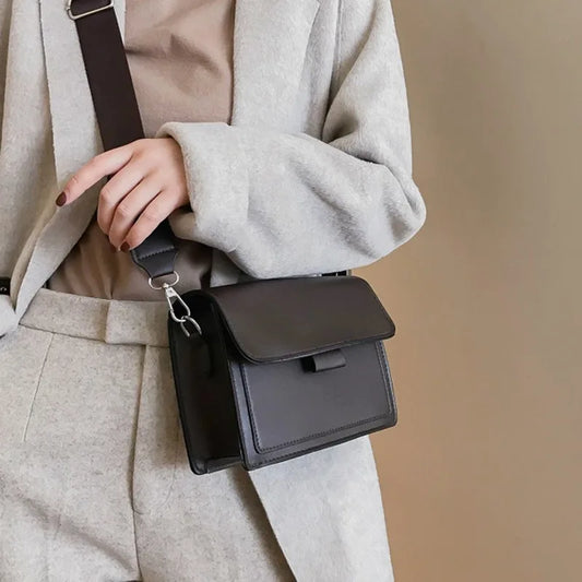 Designer Luxury PU Leather Crossbody Handbag for Women | Fashion Travel Shoulder Messenger Bag (Ladies Small Flap Bag)