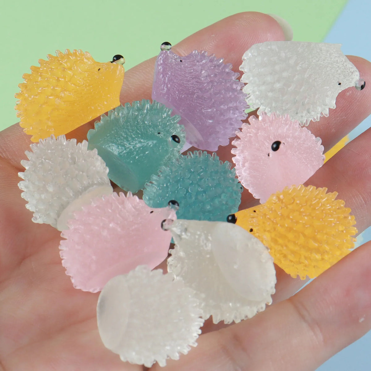10/100PC Luminous Mini Resin Hedgehogs Figures Glow in The Dark Tiny Resin Hedgehogsfor Dollhouse Micro Landscape DIY Home Decor