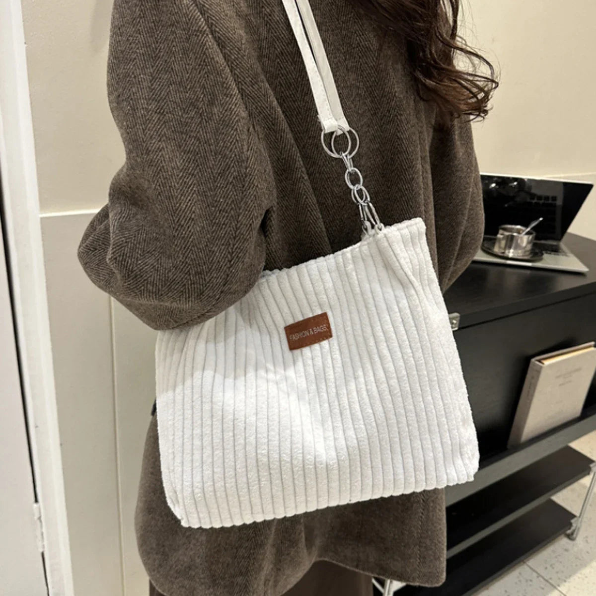 Simple Solid Color Velvet Bag | High Texture Chain Shoulder & Underarm Messenger Bag (Unisex Fashion Handbag for All Seasons)