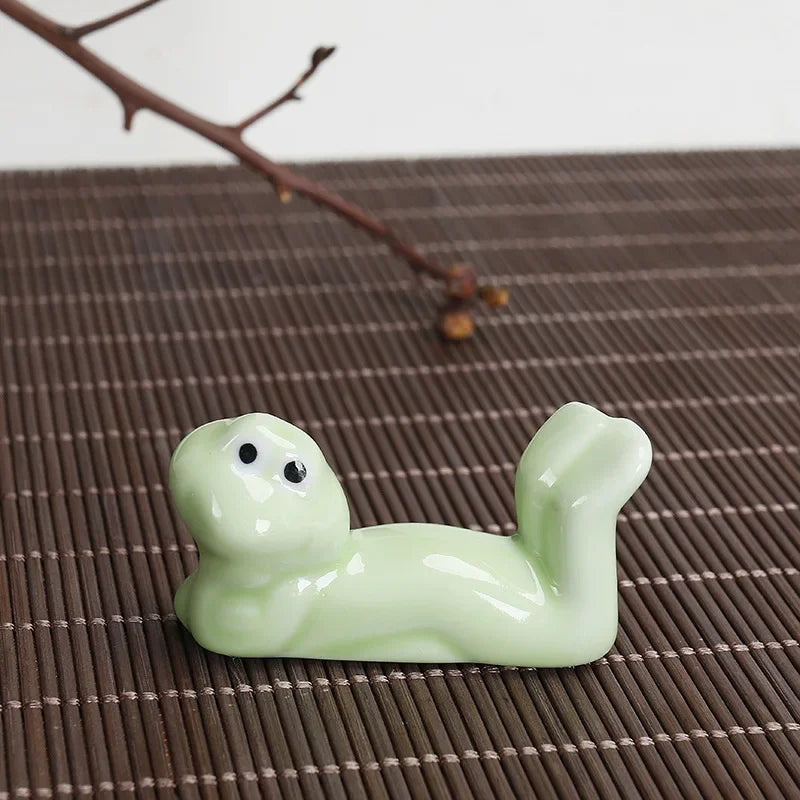 Creative Ceramic Chopstick Holder Funny Frog Cutlery Stand Spoon Fork Rest Tableware Restaurant Utensil Kitchen Tools Home Decor