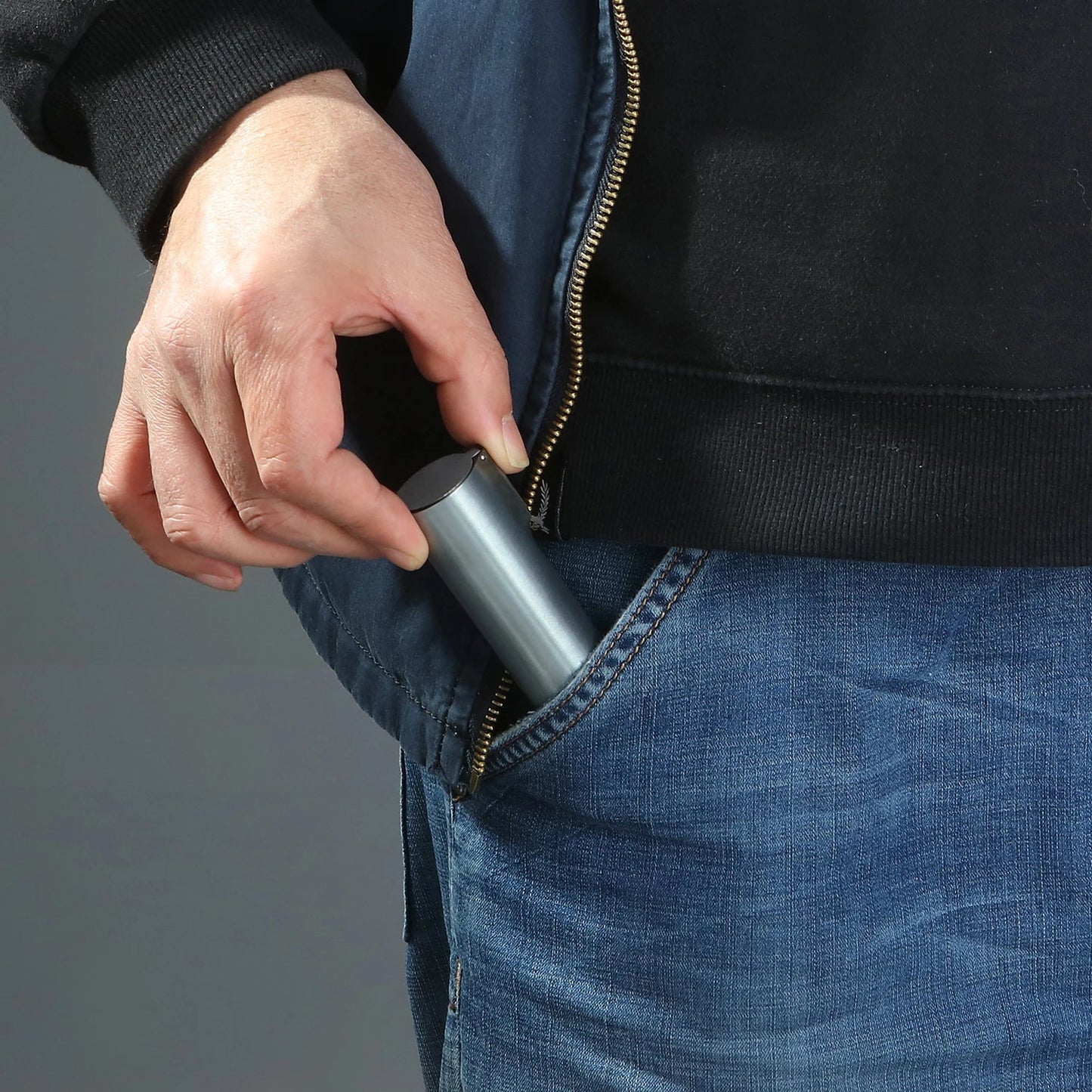 Portable Cigarette Case Metal Cigarette Storage Container for Trave Outdoor Holds 7 Cigarettes Tobacco Accessories