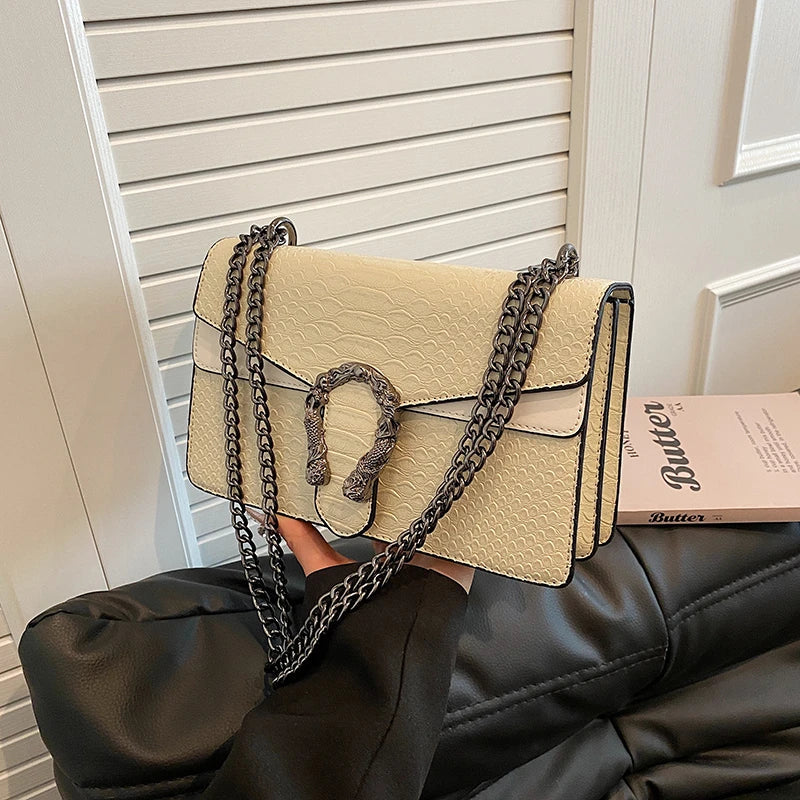 Retro Style Fashion Chain Shoulder Bag for Women | Snake Pattern Crossbody Small Square Bag (Trendy Accessory)