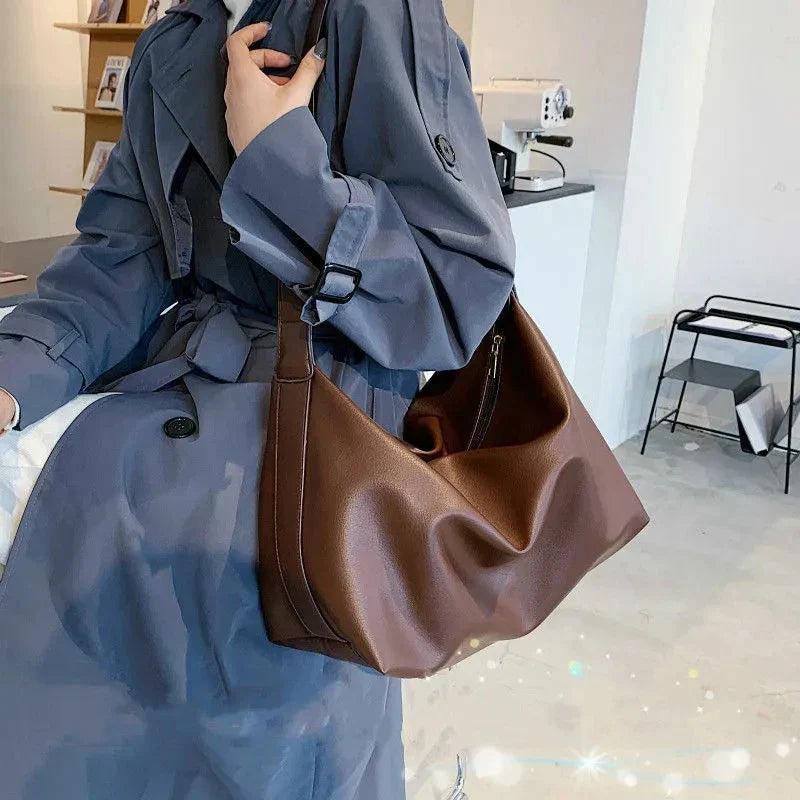 Vintage Big Capacity Shoulder Bag | Soft Leather Crossbody & Armpit Satchel Bag (Casual Portable Handbag Purse - Bolsa)
