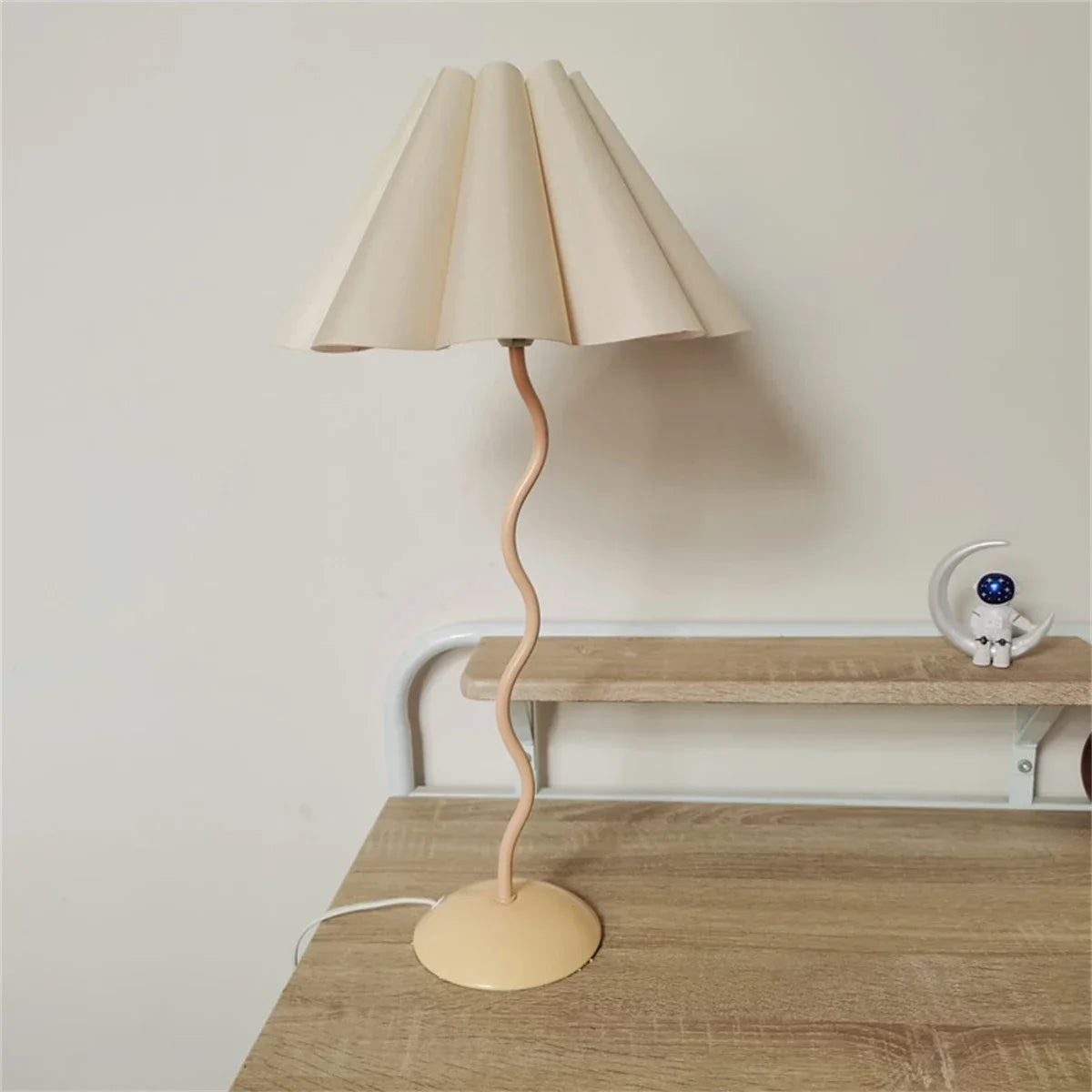 Table Lamp ins Retro Pleated Umbrella Nordic Medieval Korean Master Bedroom Bedside Lamp Swing Iron Art Drop Shipping