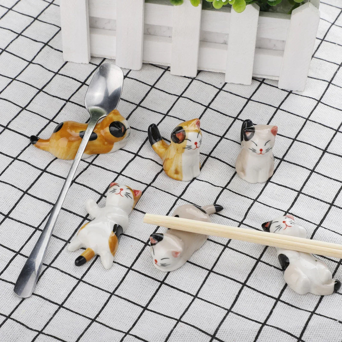 set Chopstick Rest Table Decor Ceramic Frog Chopsticks Spoon Rack Holder Durable Ornaments Set Fork Knife Stand Cat Tableware