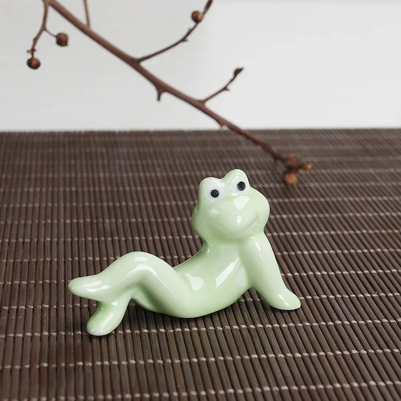 Creative Ceramic Chopstick Holder Funny Frog Cutlery Stand Spoon Fork Rest Tableware Restaurant Utensil Kitchen Tools Home Decor
