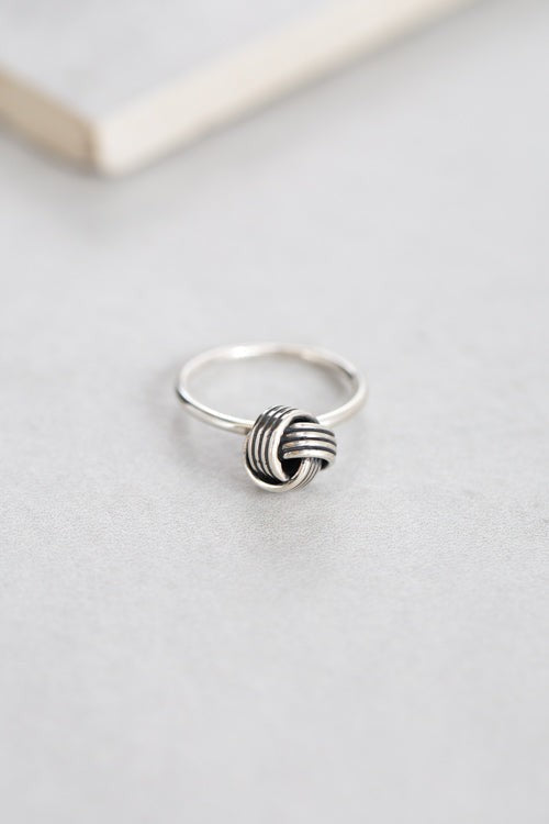 Twisted Knot Ring