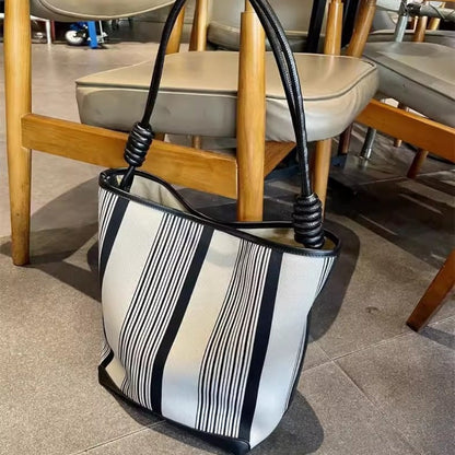 Autumn and winter tote bag, bucket bag female large capacity, commuter bag weaving shoulder, armpit bag large