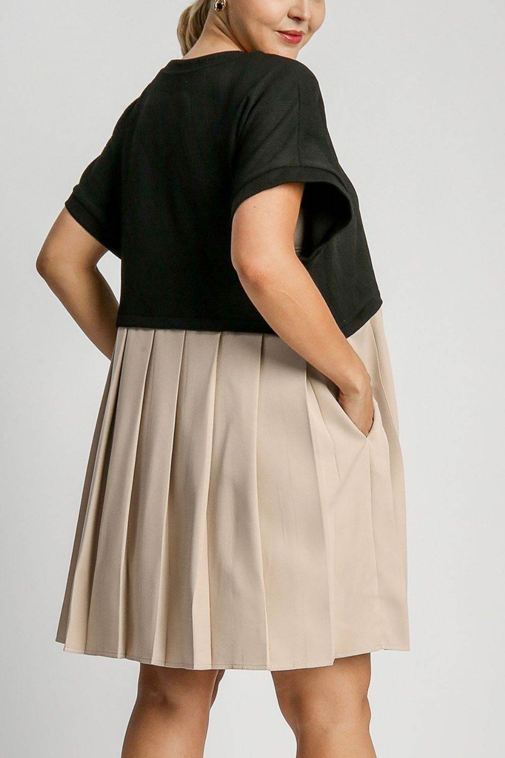 Umgee Full Size Round Neck Pleated Dress with Side Pockets Plus Size