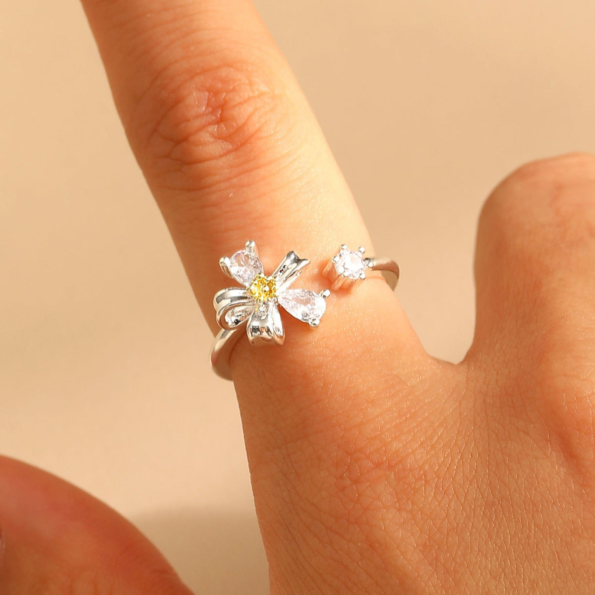 Sweet Five-Petal Flower & Cloud Ring