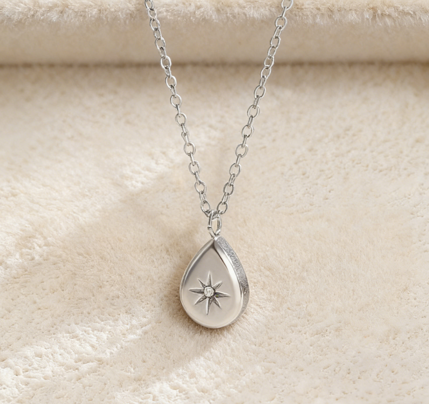 Minimalist Eight-Pointed Star Zircon Necklace